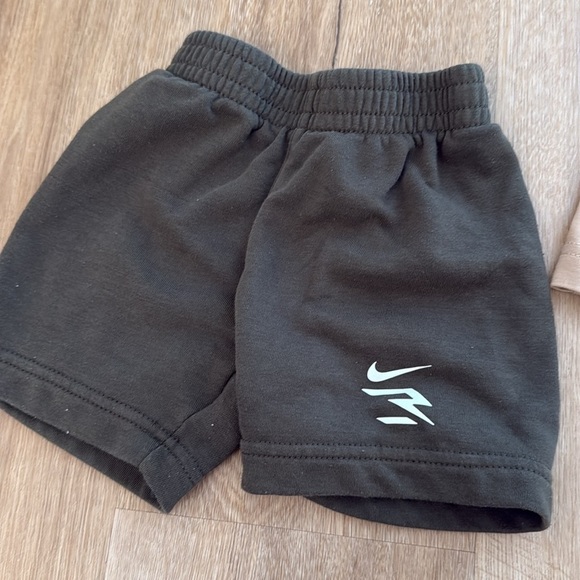 Nike Set - Picture 2 of 4